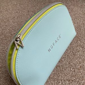 NuFACE the FIX Line Smoothing DeviceWhite w makeup zip bag